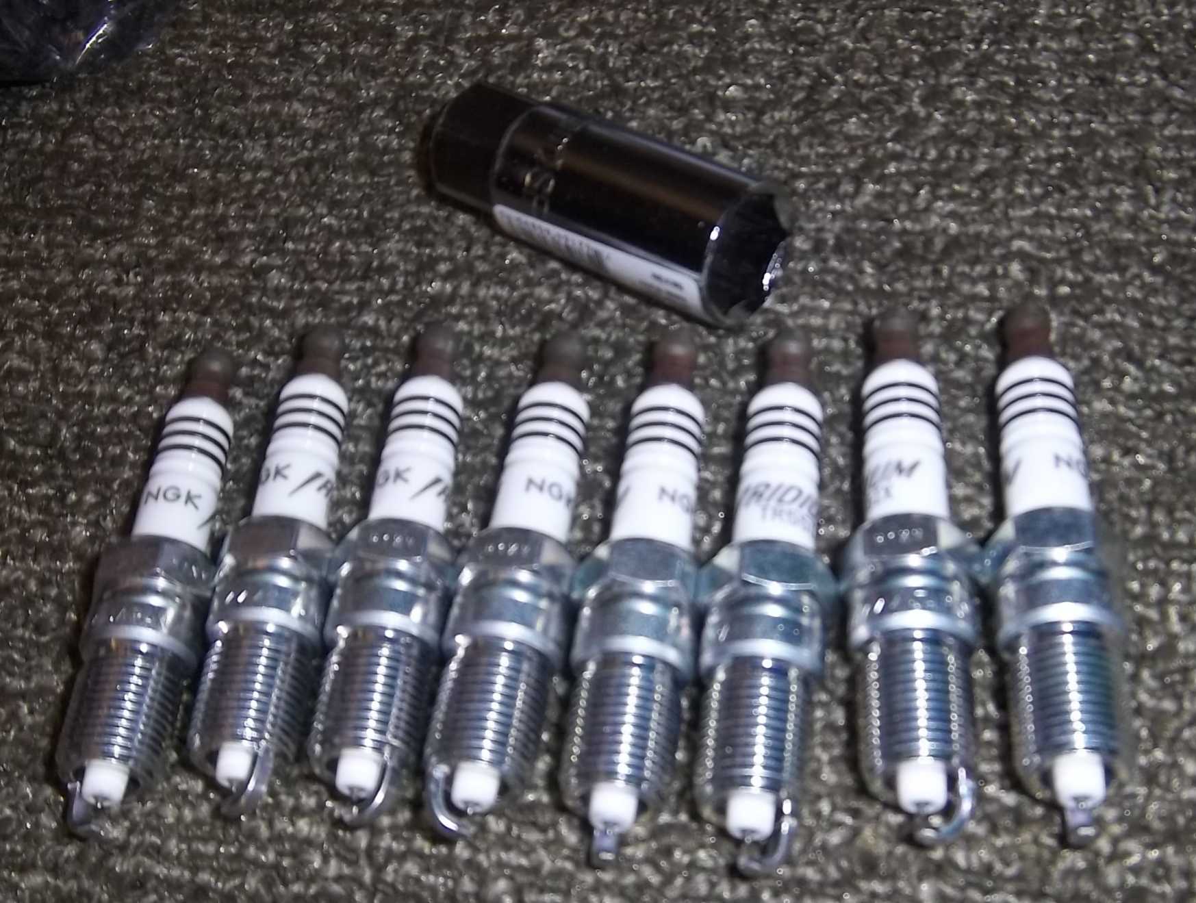 Set of 8 NGK Iridium TR55IX Spark plugs w/socket spark plugs cars motors engine parts motor parts